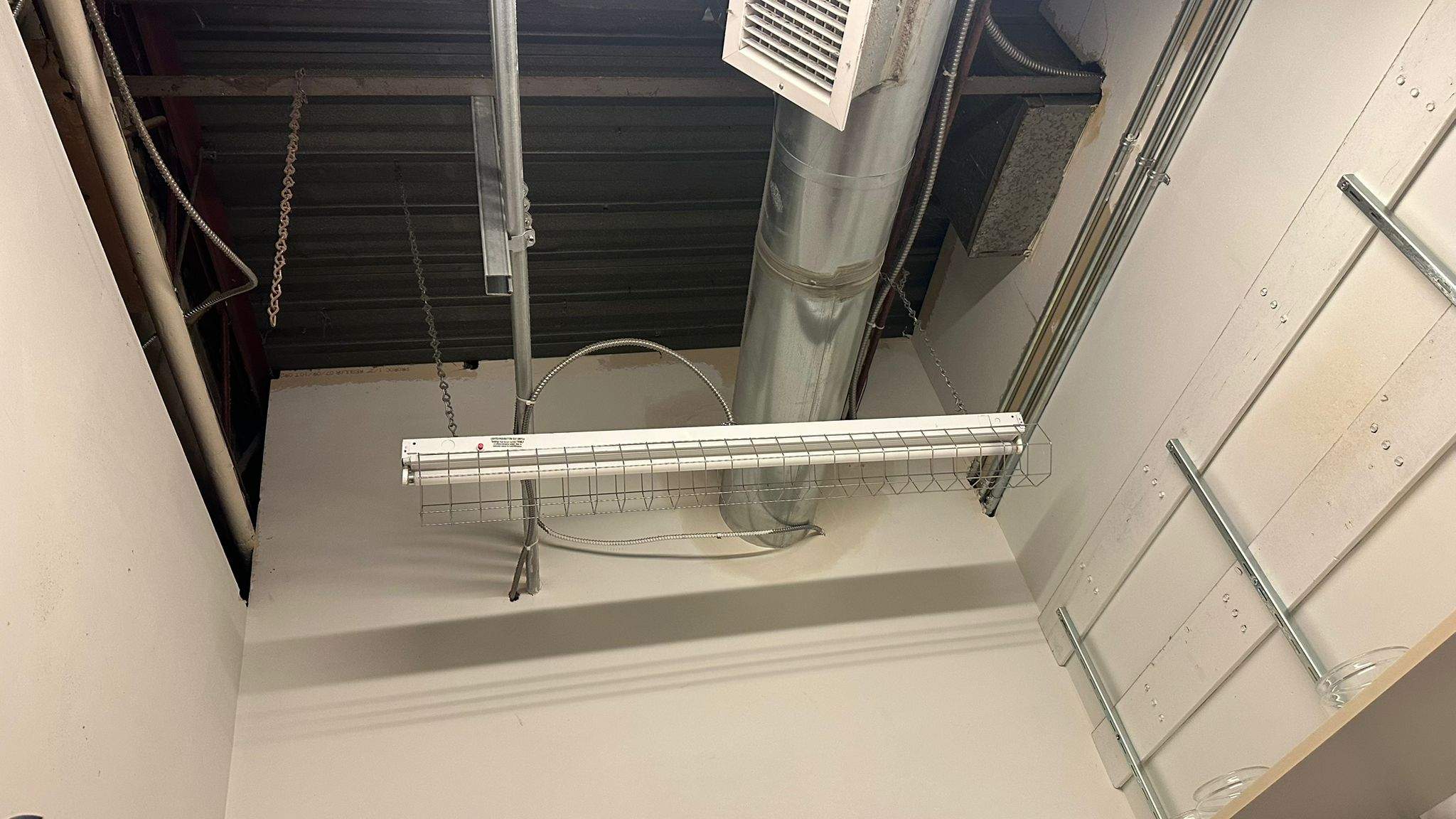 Store lighting outage repair